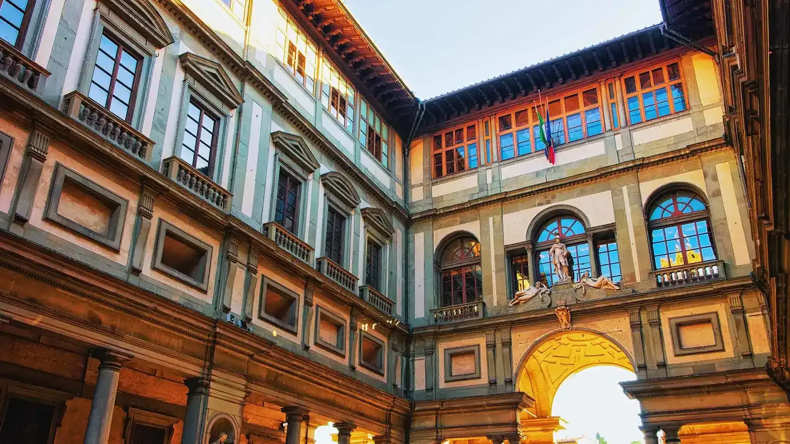 Cortile della Galleria degli Uffizi, Firenze